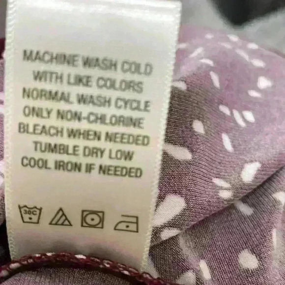 New Burgandy Beacon Stitch Fix Blouse V-neck  Large. New never worn E - Picture 13 of 13